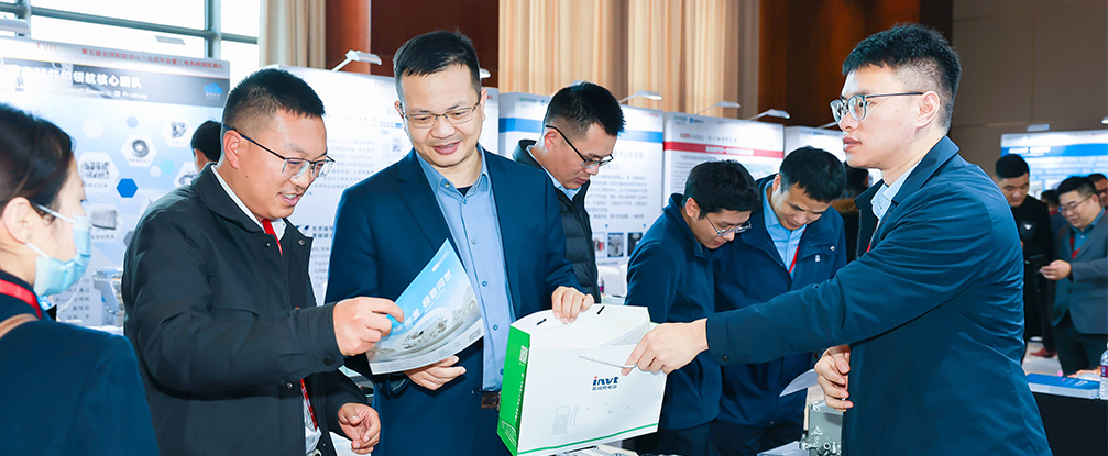 行业专家参观英威腾展位